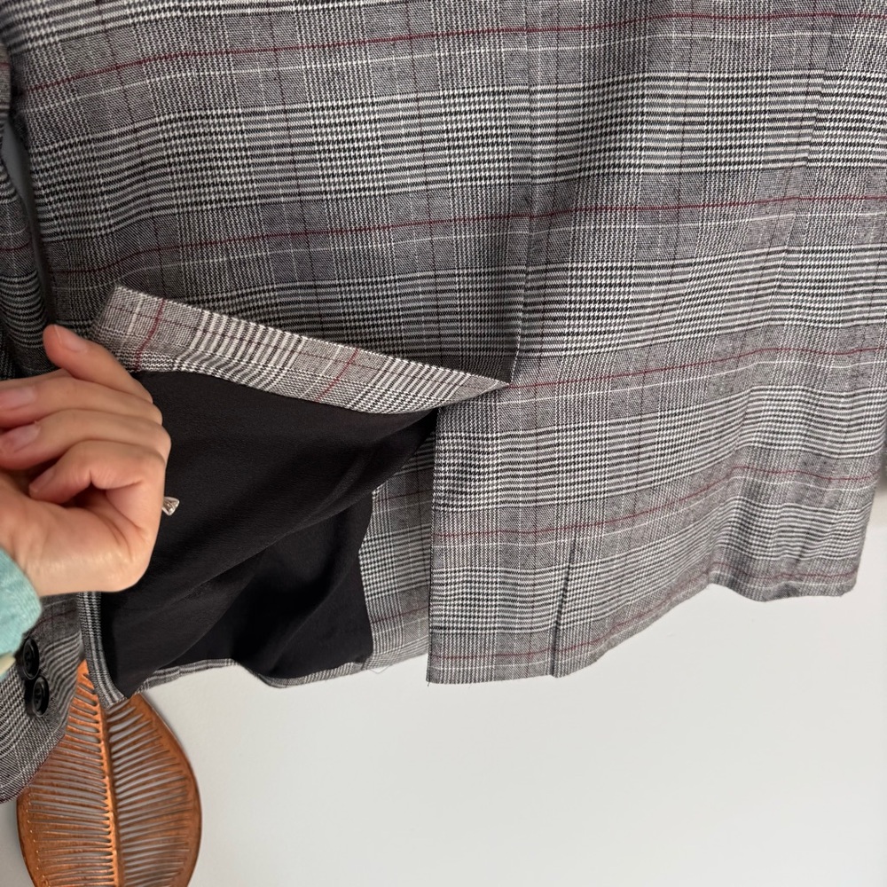 Evereve Plaid One Button Blazer - Picture 8 of 8
